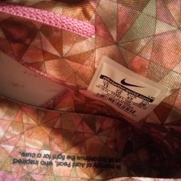 Nike - Picture 3 of 3